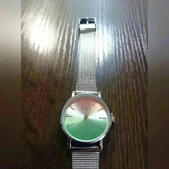 Simple gradient watch - Picture 2 of 6
